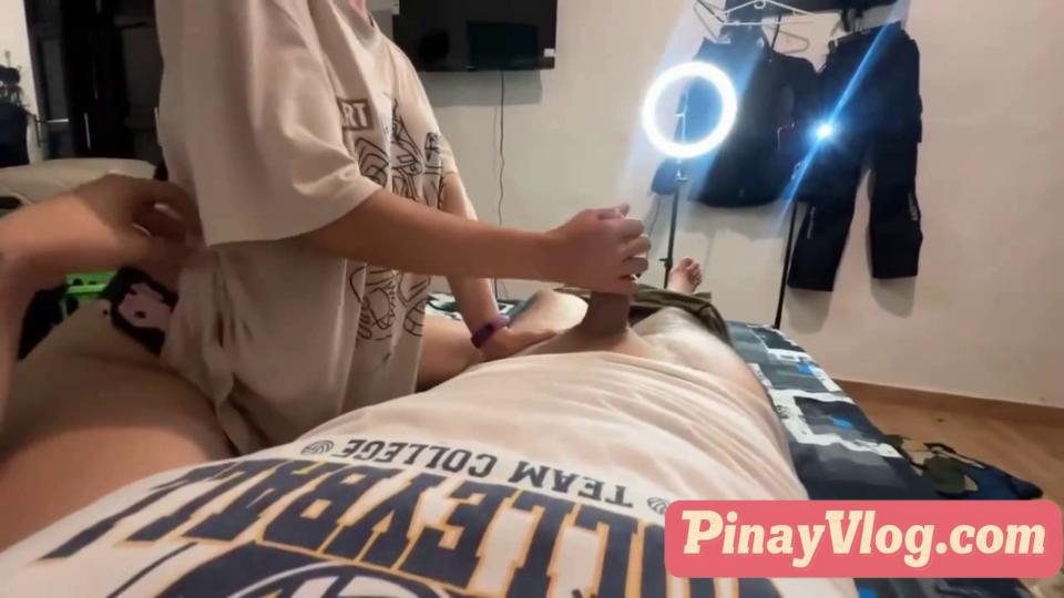 May Apoy Sa Pagitan Natin Na Ayaw Nang Magpahinga