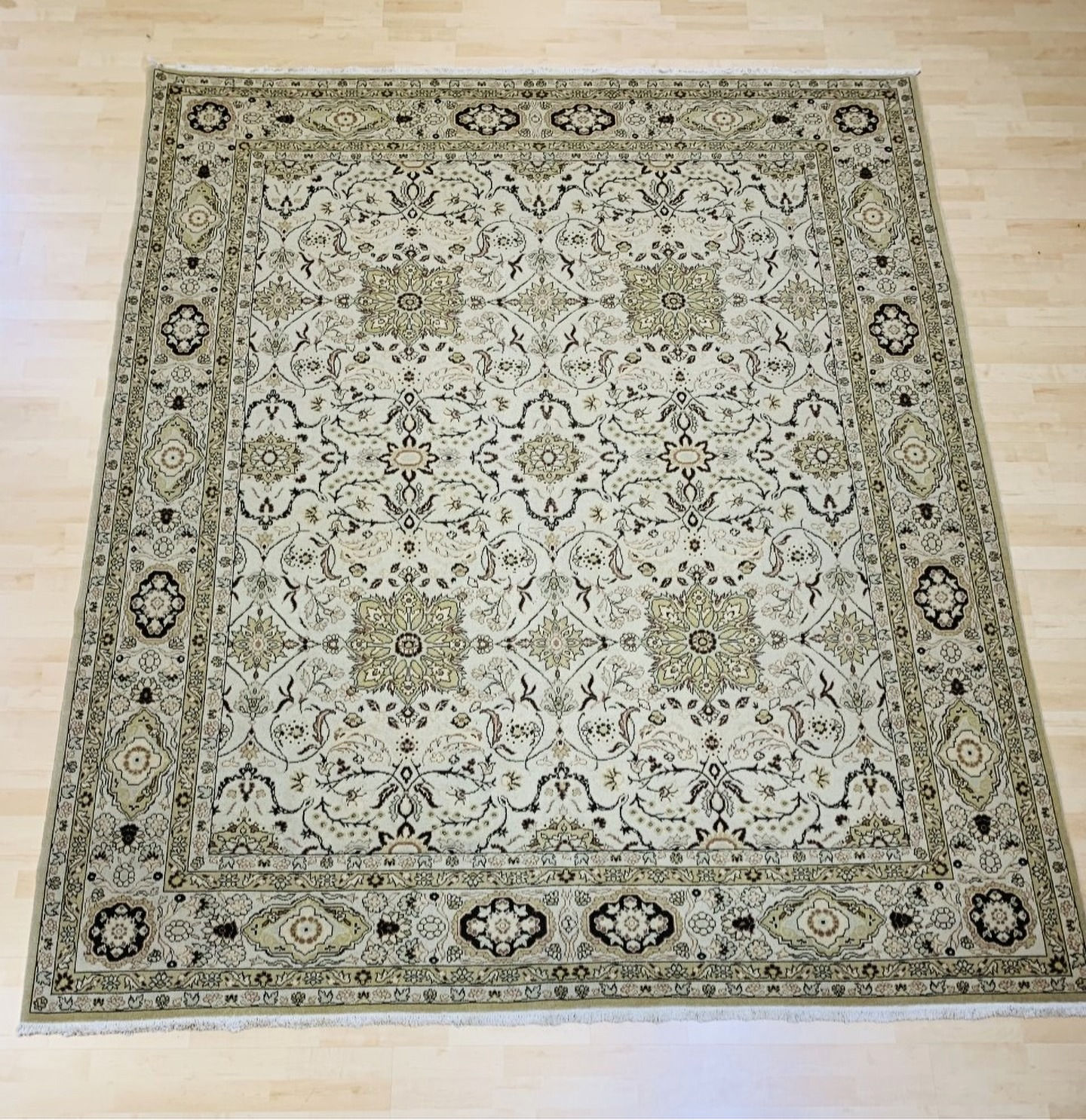 AGRA HAND-KNOTTED WOOL AREA RUG