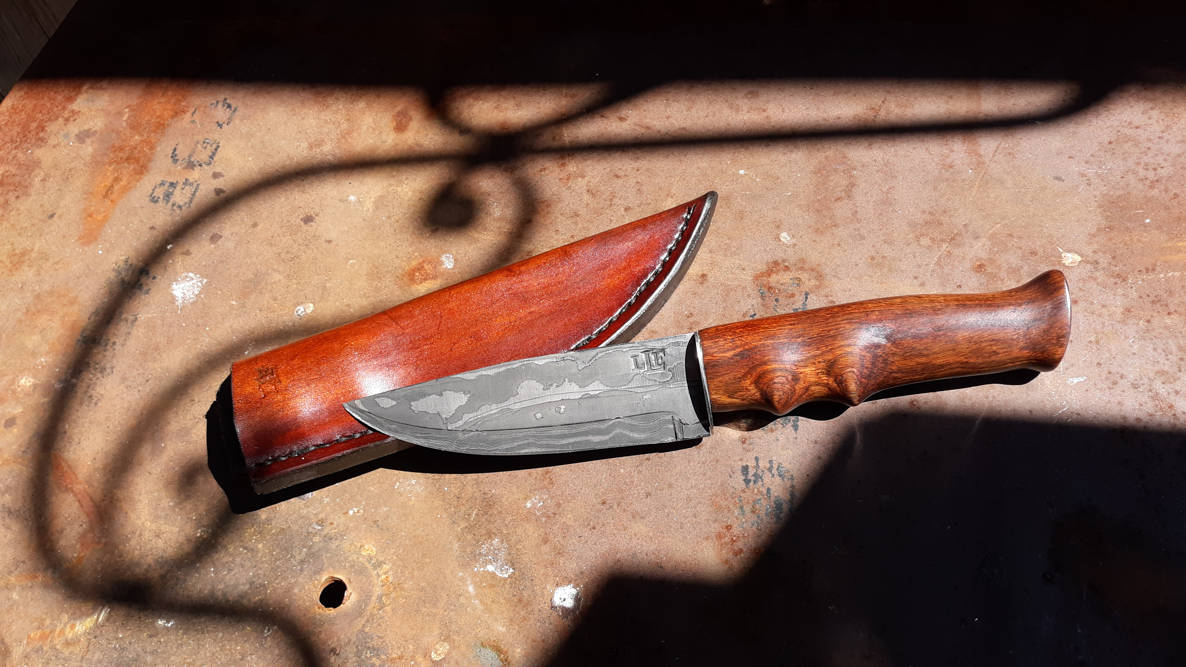 Damascus hunting knife with sheath