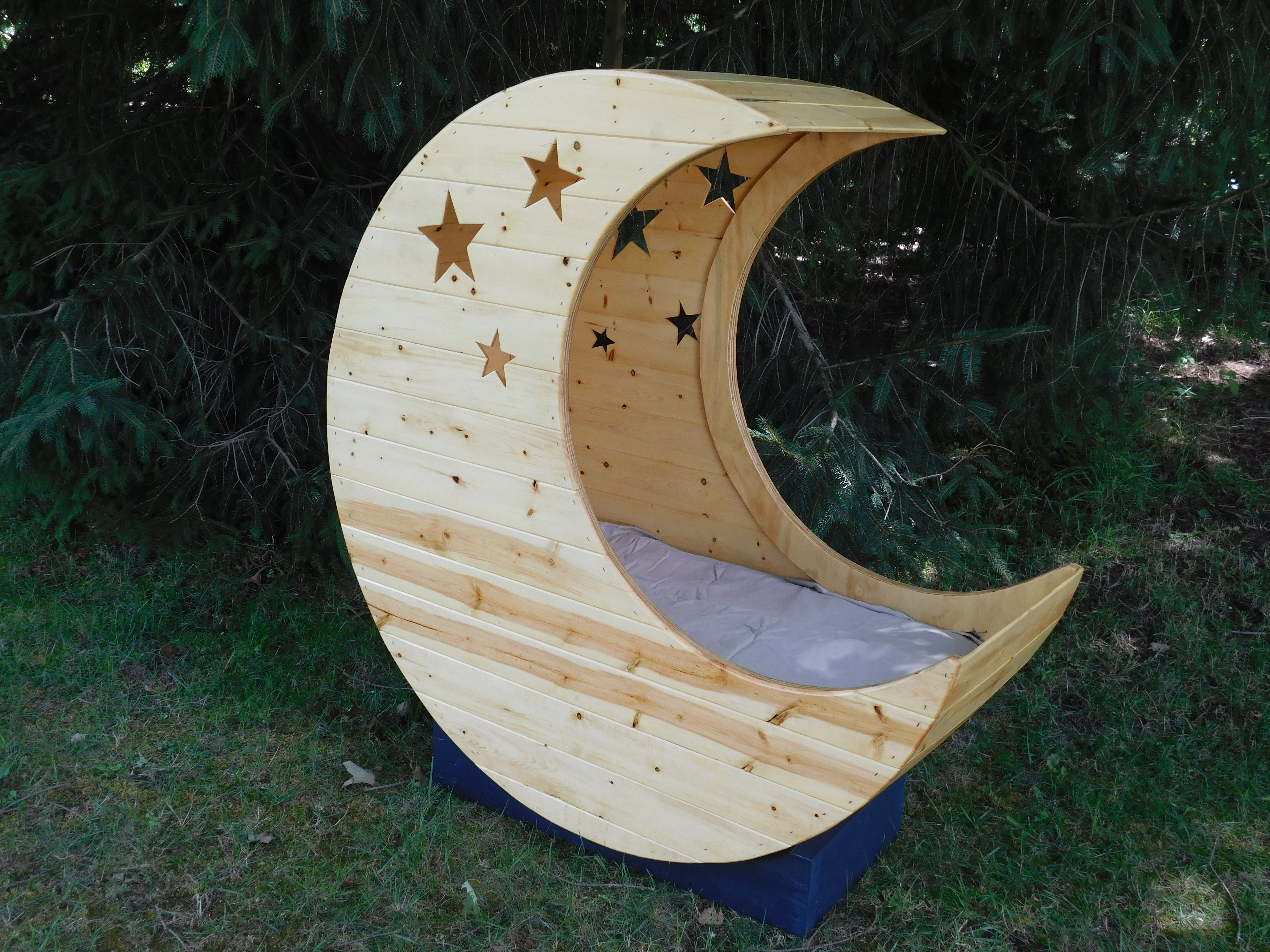 Moon shaped baby cradle