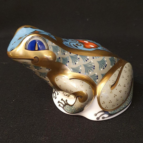 Royal Crown Derby Fountian Frog