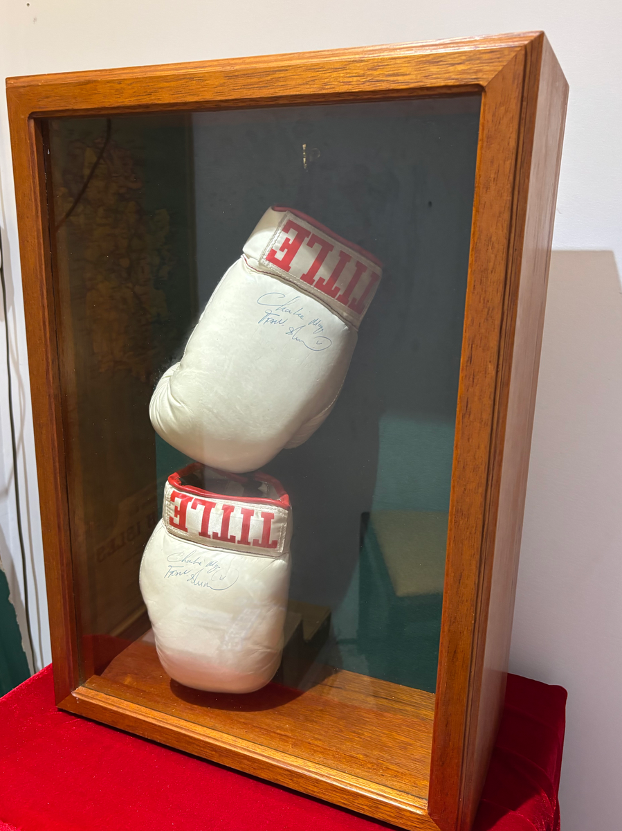 Pair of Title Boxing Gloves Sighned by Frank Bruno and Charlie Magri Glass Case , photo 1 of 11