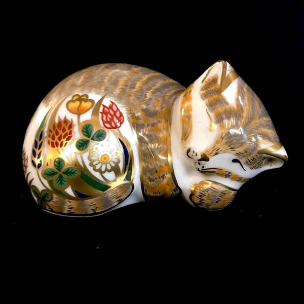 Royal crown derby cottage Garden kitten