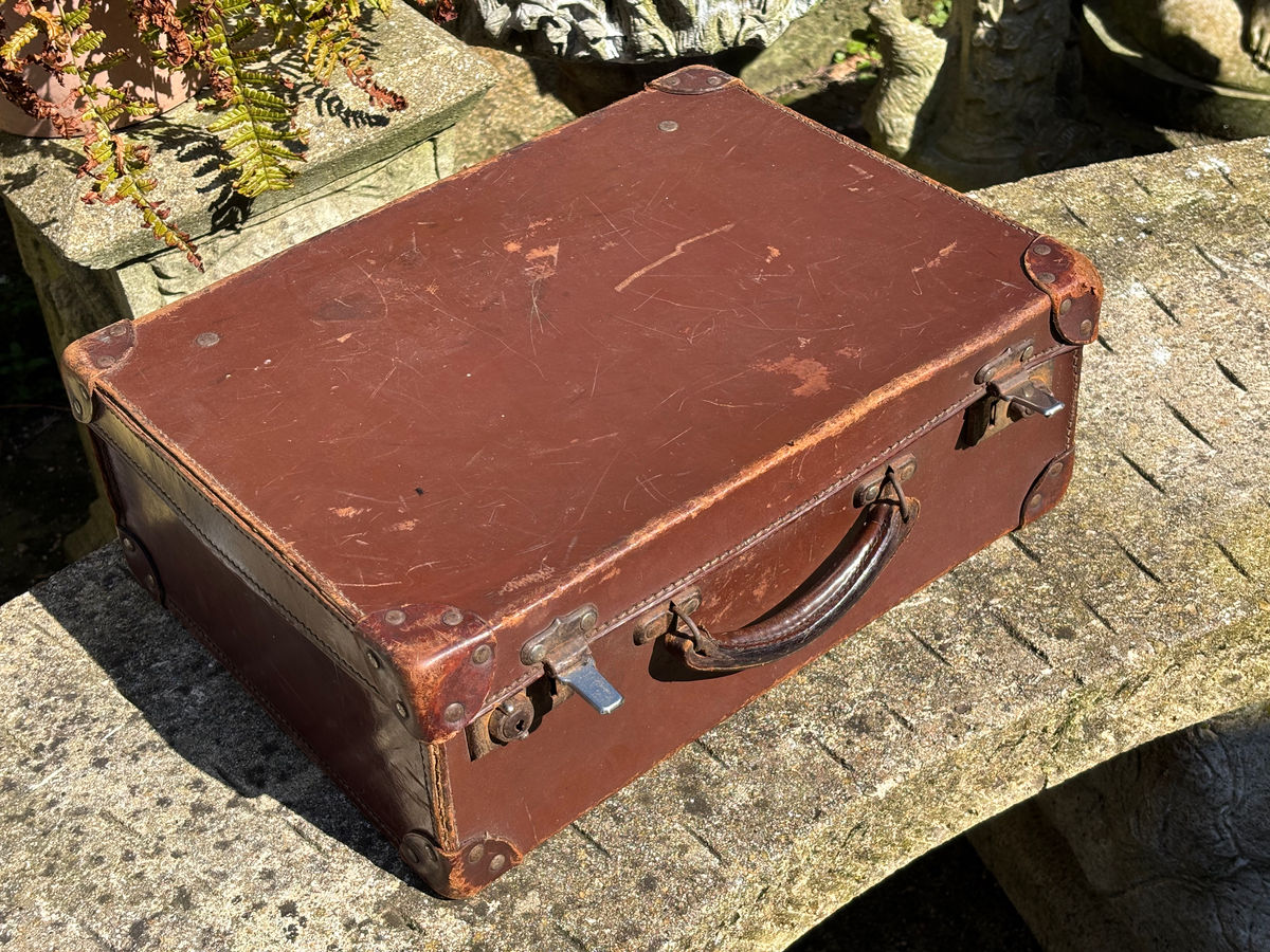 Small Vintage Brown Distressed Leather Case. , photo 1 of 5