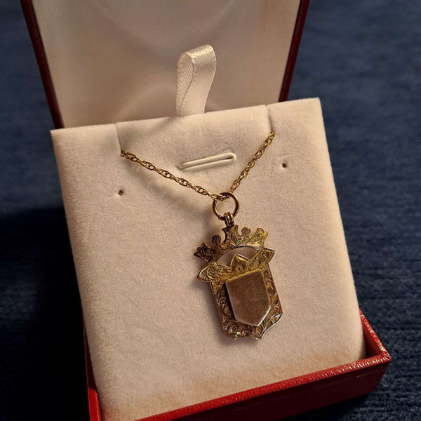 9ct Medal & Chain