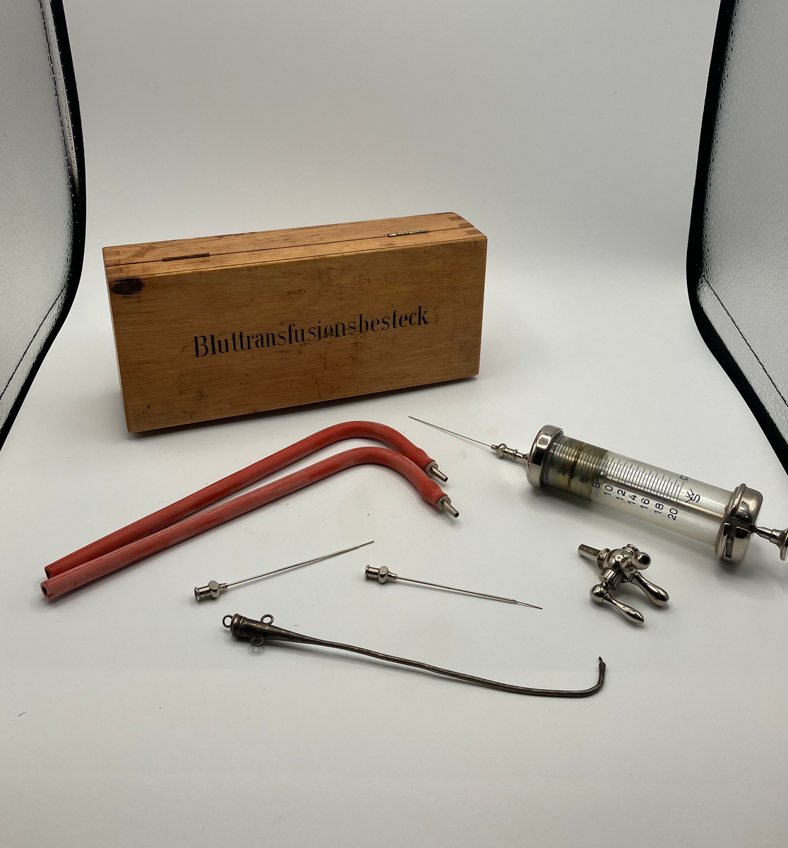 Antique German Medical “Bluttransfusionsbesteck” kit in Wooden Box, photo 1 of 9