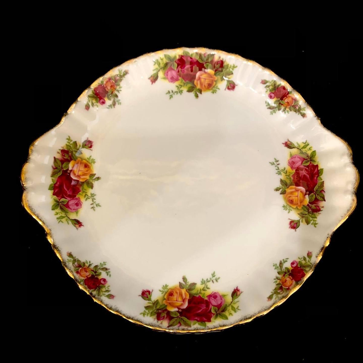 Royal Albert ‘Old Country Roses’ China.  Smaller cake plate, photo 1 of 3