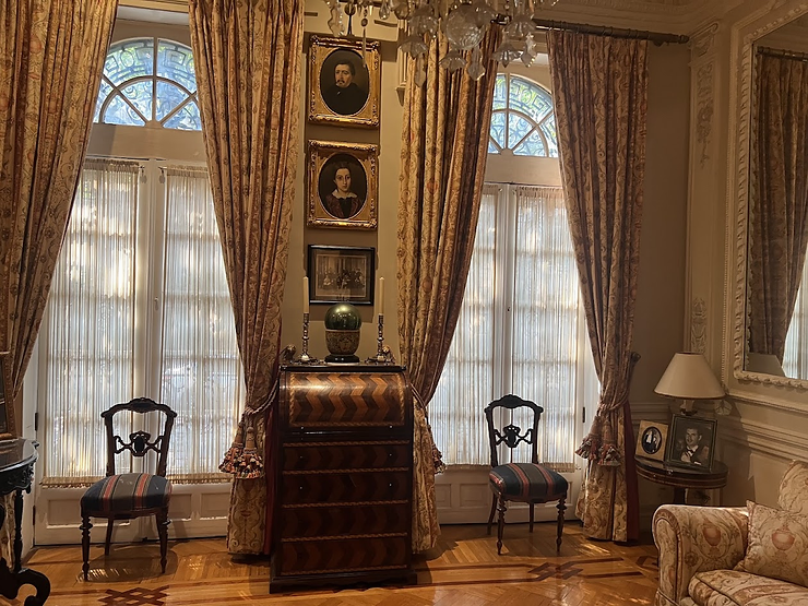 A shot of the sitting room in Museo Casa Guillermo Tovar de Teresa
