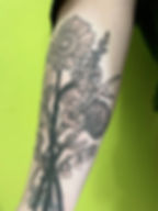 Dotwork Blast Over Blumen Blackwork Tattoo Lübeck Svahimsa Ritual Ink Brute Femmes