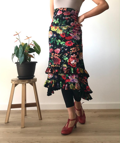 3way ショート丈練習ファルダ マルチカラー花柄ブラックB 2段ボランテ