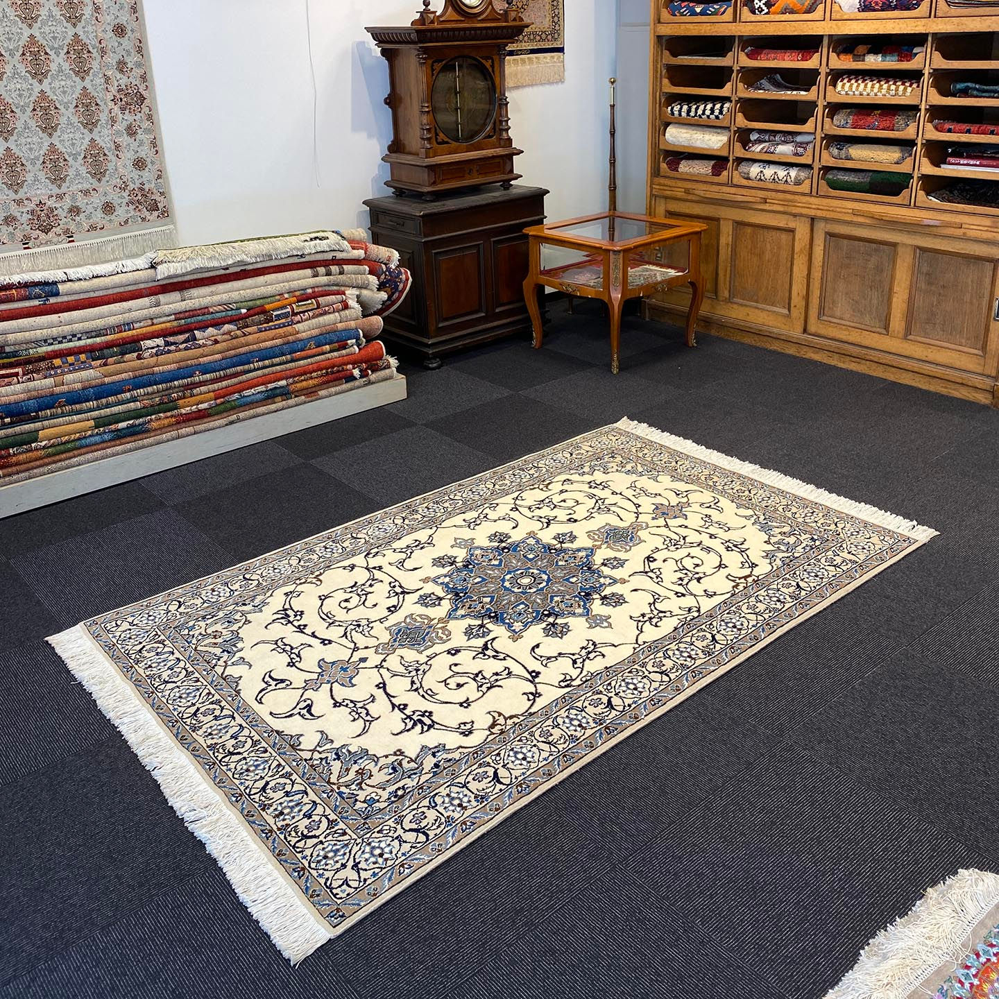 ナイン産　NEW　No.437057　200cm×120cm