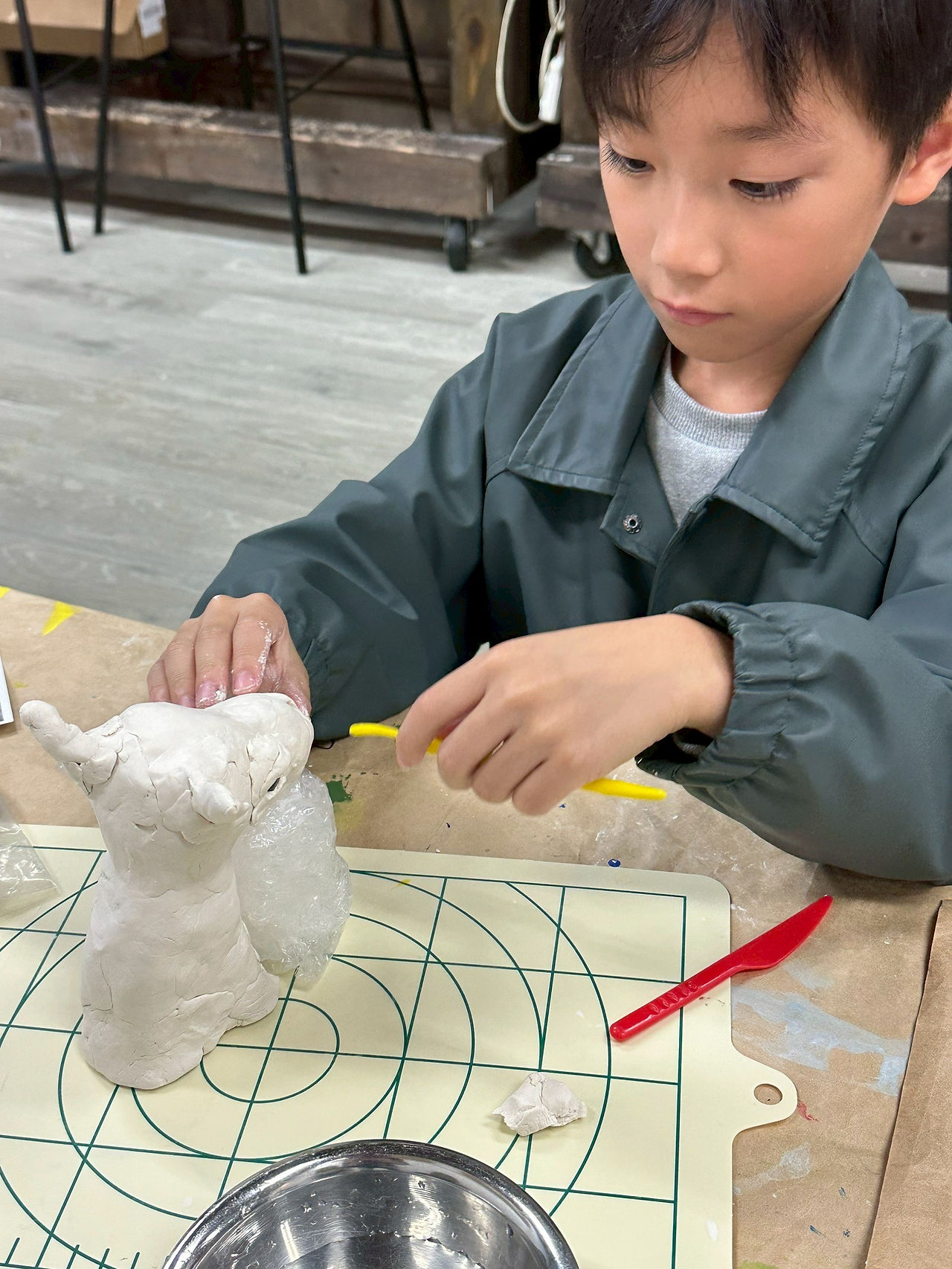パコ絵画教室の制作風景