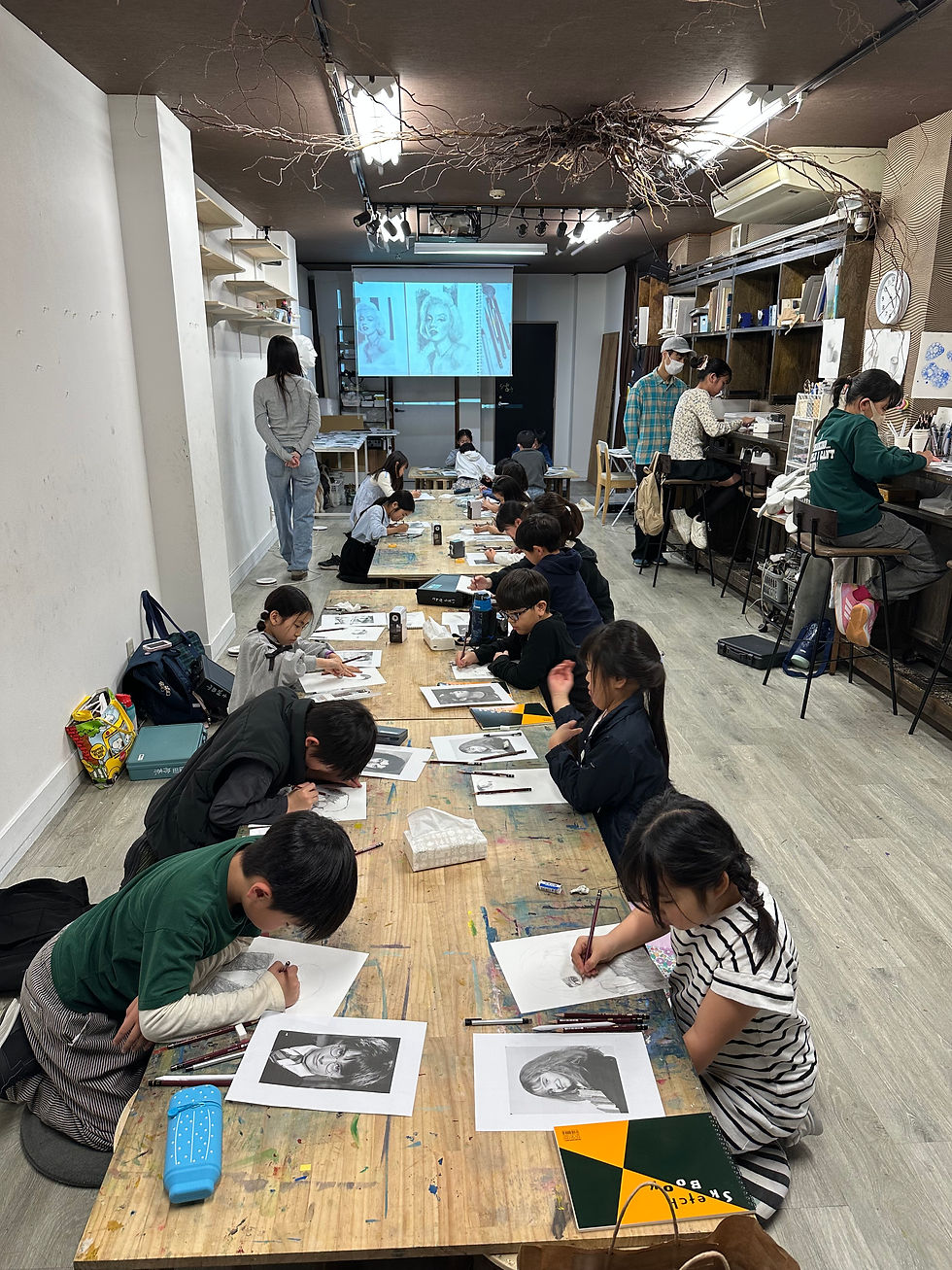 パコ絵画教室の制作風景
