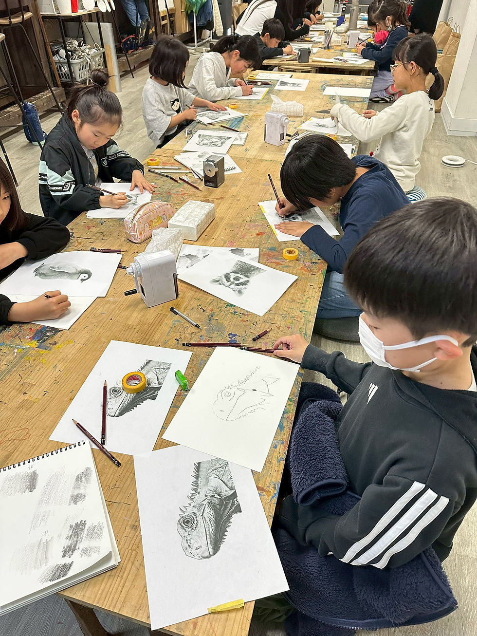 パコ絵画教室の制作風景