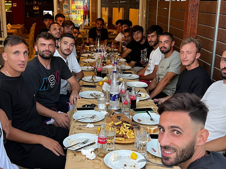 Τραπέζι από την Διοίκηση