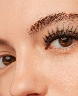 woman-with-eyelashes-extension-side-view.jpg