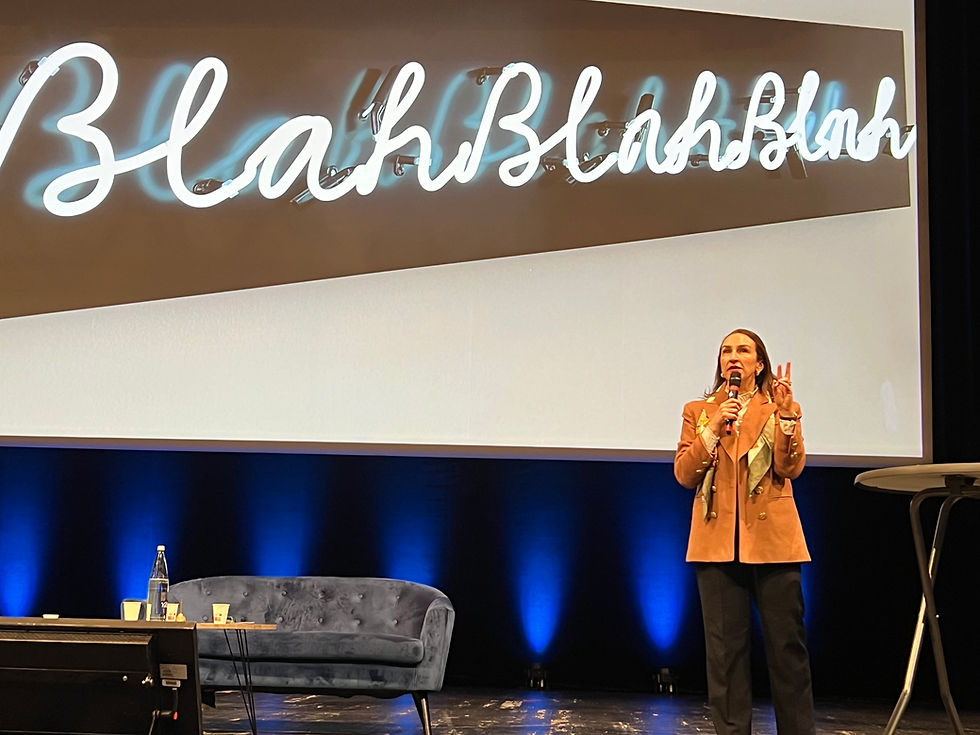 Comment parler à 800 personnes ?