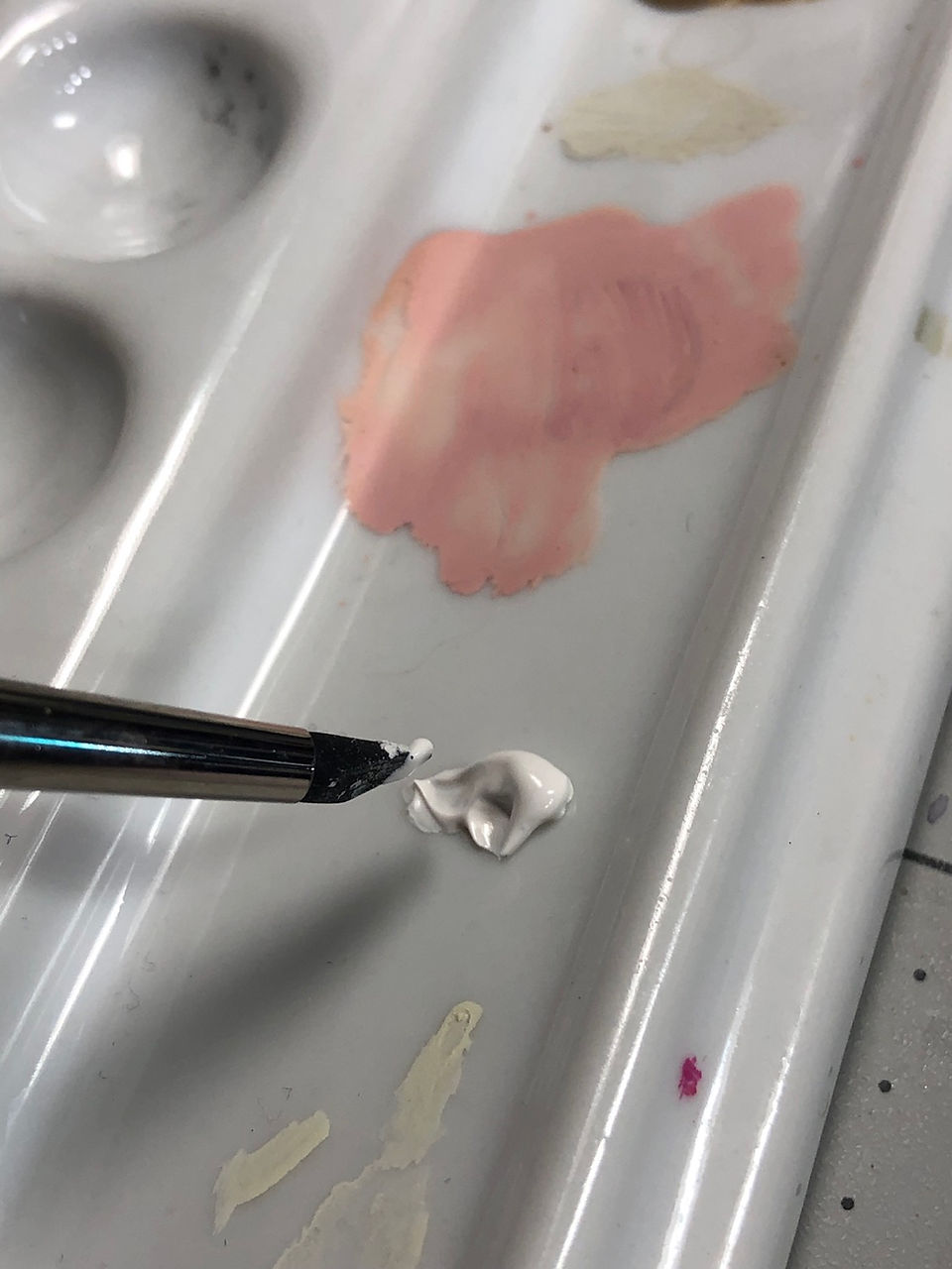 How to Apply Plastic Putty