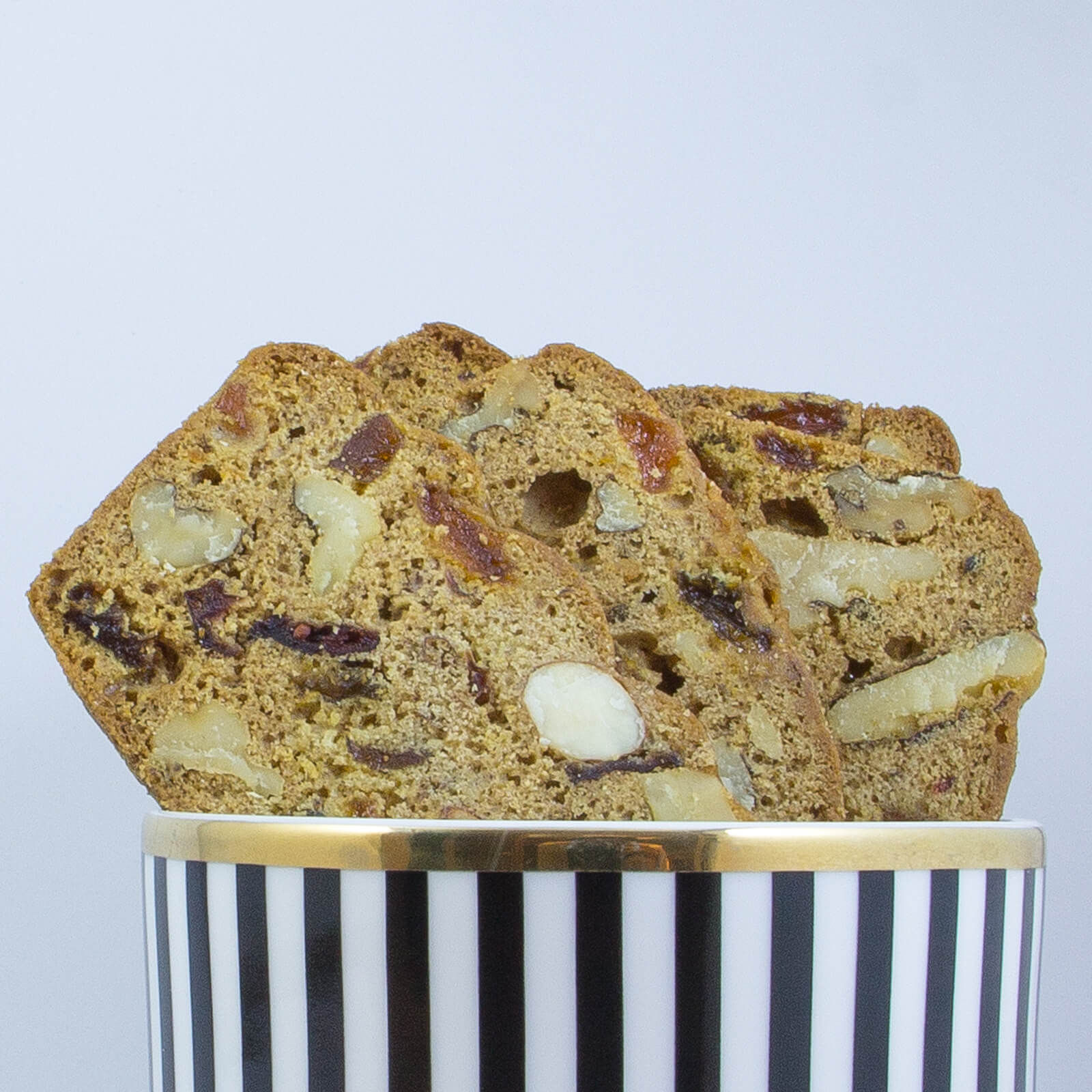 ביסקוטים פירות יבשים קמח מלא