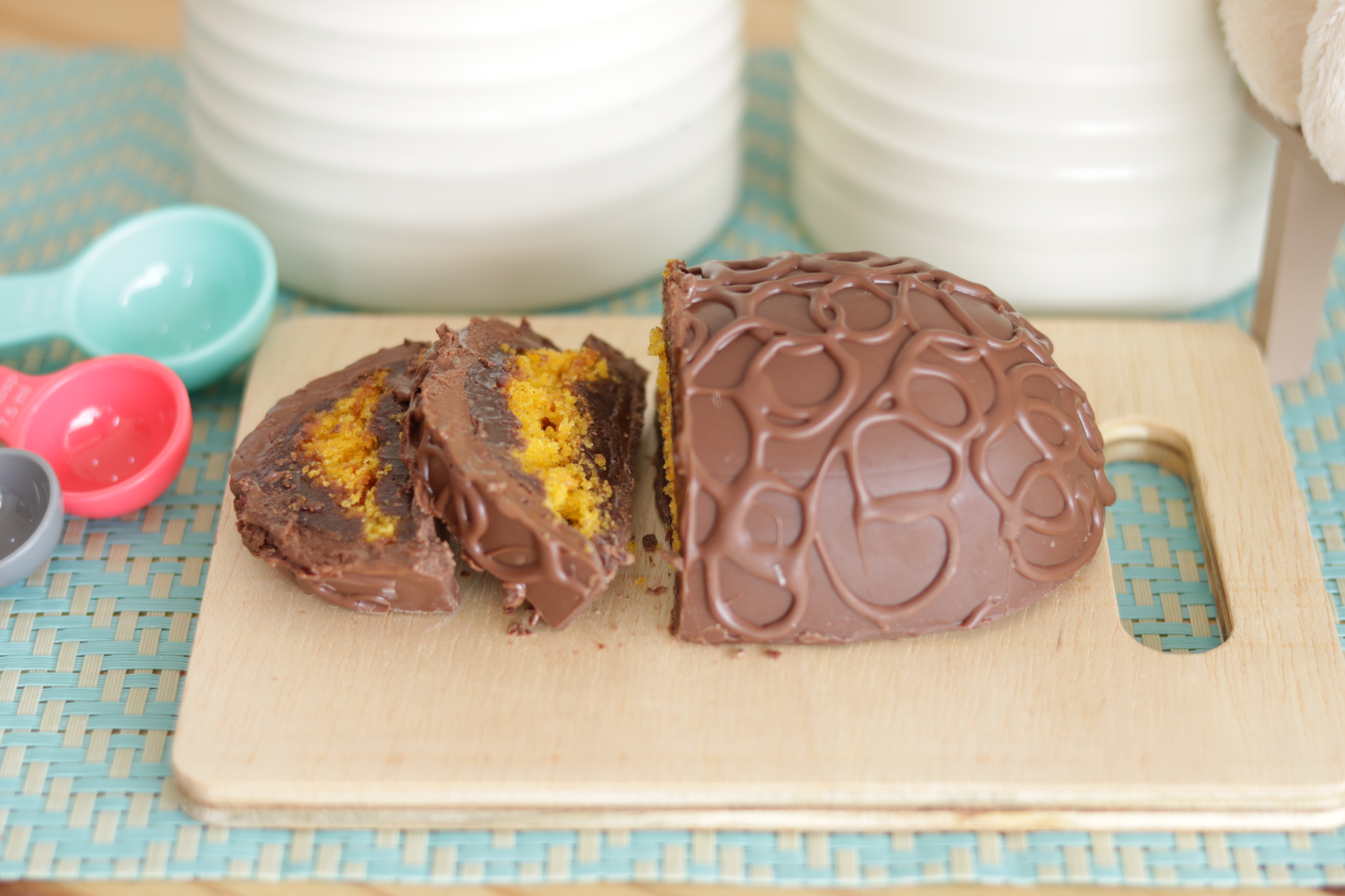 Ovo de Corte Cenoura e Brigadeiro