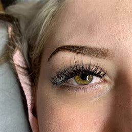 Can everyone wear wispy lash extensions?    