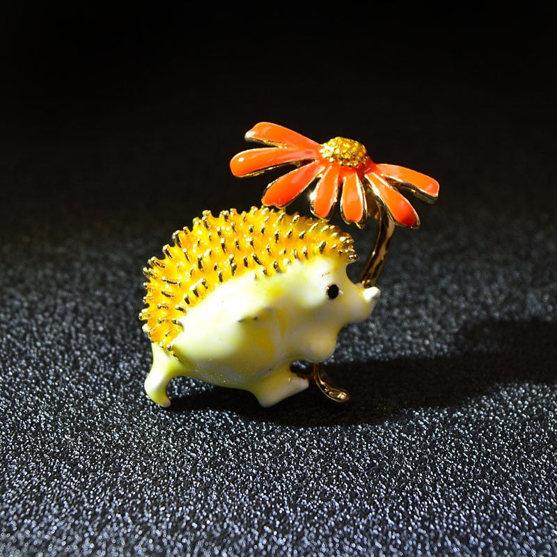 Thumbnail: CINDY XIANG Cute Hedgehog Brooch Fashion Daisy Brooches For Women Animal Jewelry