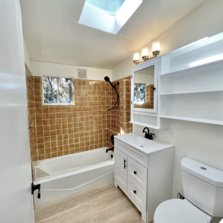 11 Grace Bathroom 1.HEIC
