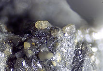 062-1156-01 Cerussite - Piegut mine (Hautes Alpes - France) - FOV 2.65 mm.jpg