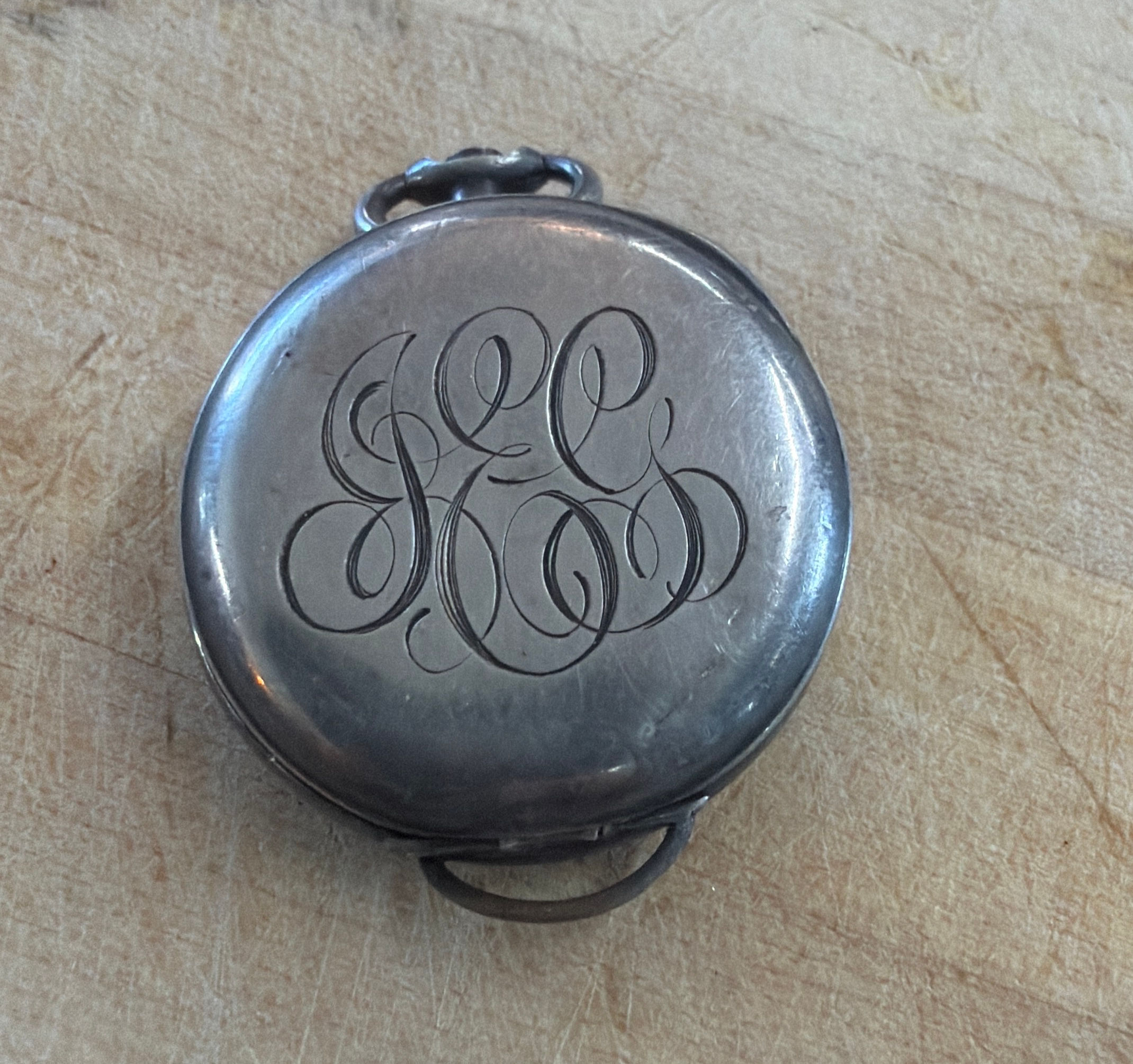 Boîtier de montre de poche ancien en argent — Argent suisse 0,935, monogramme gr