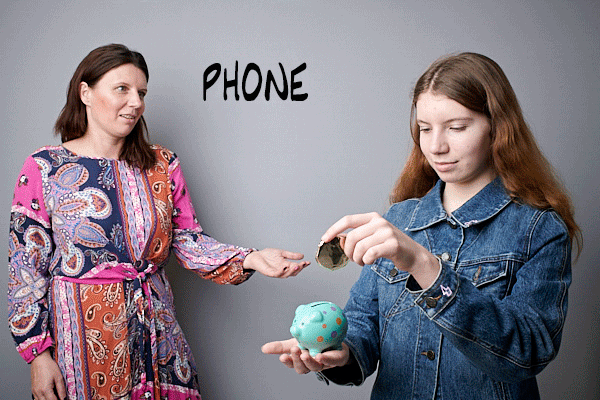 Jackie Annett talking to her daughter Little Miss Diva about putting money away