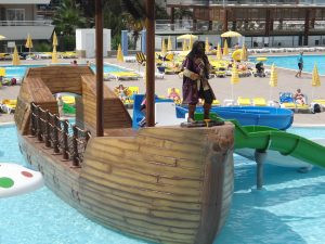 Ornamen Kapal Waterslide 3