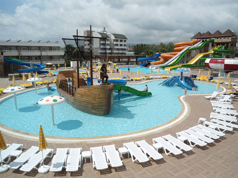 Ornamen-Waterpark-Kapal-Pirate