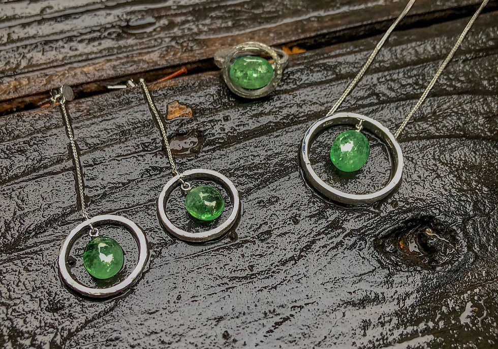 Mint Garnet Tumbled Rough