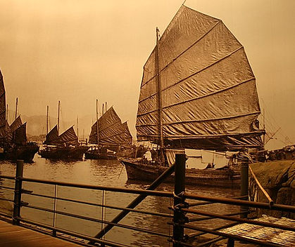 Hong_Kong_Harbor_Scene_(10097871084).jpg