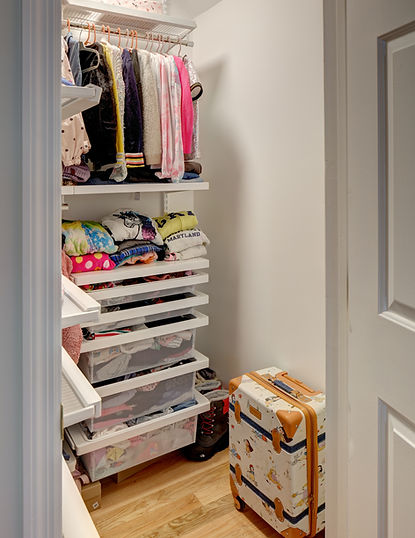 _W1A6647-52 MD Ardsley (Daughter walkin closet)_resized phone.jpg