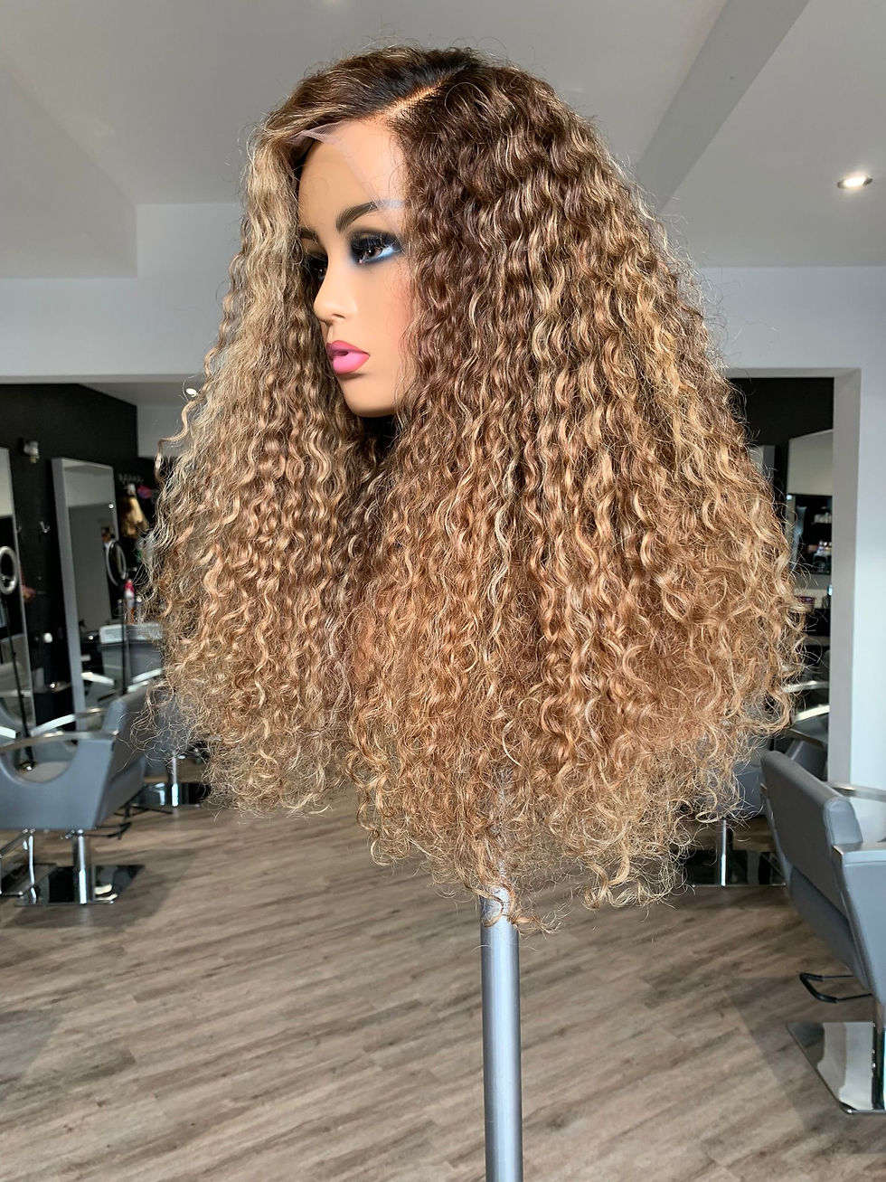 Thumbnail: celebrity wigs