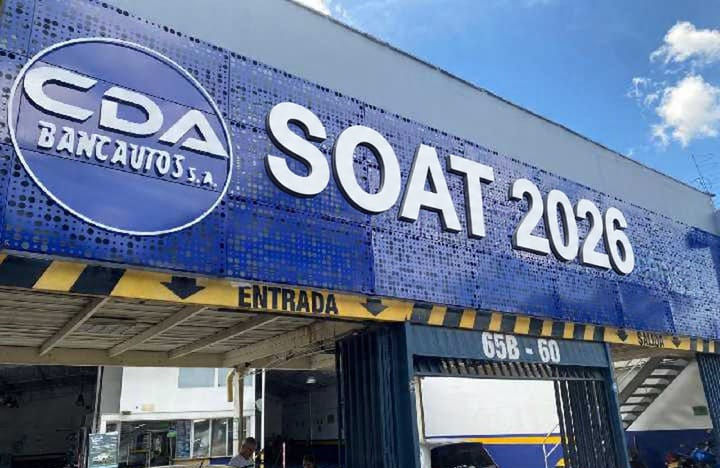 Fachada de CDA Bancautos con el texto SOAT 2026