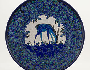 Charles Catteau, Plat ornemental, après 1924. Collection Keramis. Photo : Alain Breyer.