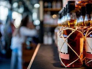 アイラモルトの深淵:閉鎖蒸留所ポートエレンだけじゃない!通が唸る古酒の魅力と買取価値