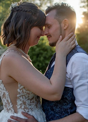 Couple de mariés durant leur mariage géré par Souffle de Bonheur