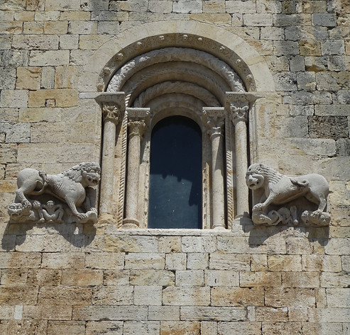 Besalu_Església Sant Pere_20-06-2015 (30).JPG