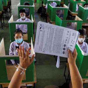 بانكوك تغلق المدارس أسبوعين للحد من إصابات كورونا