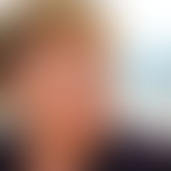 كلنا ميركل.. شاهد المستشارة الألمانية تقفز من مكانها!