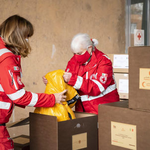 UAE Embassy in Italy distributes winter aid to vulnerable families
