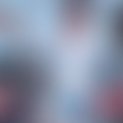 رجل أوروبي يرمي 50 ألف يورو مزورة بين العمال لزيادة عدد متابعيه على الانستغرام