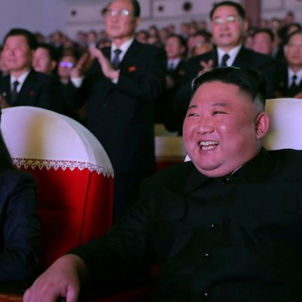 كيم جونغ اون: زوجة زعيم كوريا الشمالية تظهر لأول مرة منذ عام