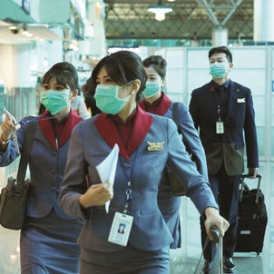 الصين توصي طواقم طائراتها بارتداء الحفاضات بالرحلات الجوية المتجهة إلى الدول يتفشى بها فيروس كورونا