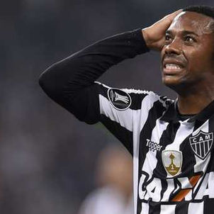 "كان لقبه بيليه الجديد".. السجن 9 سنوات للاعب ميلان السابق بتهمة الاغتصاب