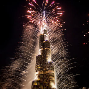 فعاليات سياحية وترفيهية واحتفالات تضيء سماء الإمارات ليلة العام الجديد