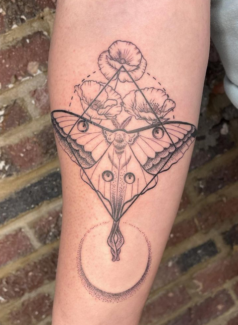 Screenshot 2022-03-05 at 21-39-18 Haji “i 8 ∞” Bonitto on Instagram “Black and Grey Moth a
